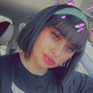 Meet your Posher, Larisa